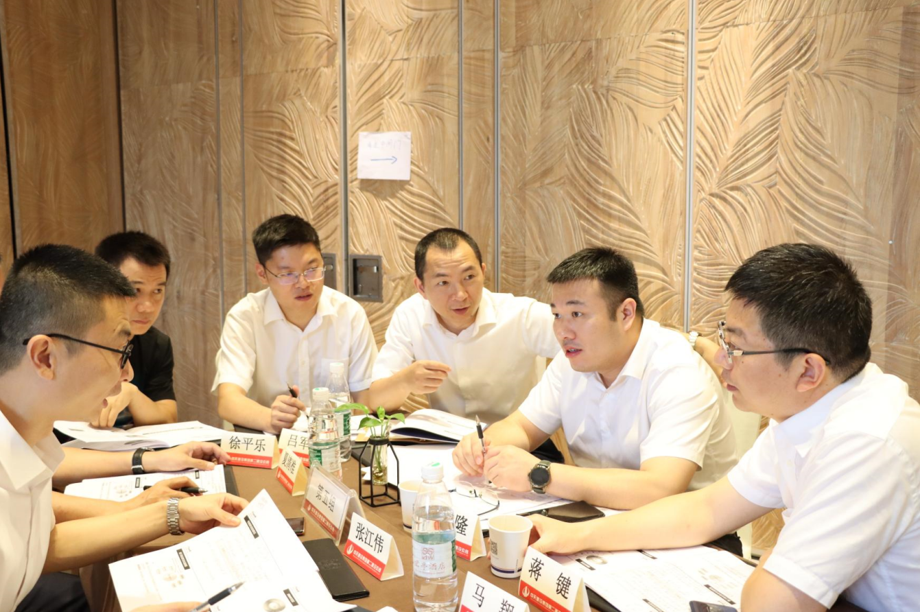 2021年6月25日-26日，beat·365二建组织开展了2021年中高层主管执行力培训。本次培训特邀清华、北大、上海交大总裁班讲师，中国企业家协会特聘高级讲师许晋老师进行授课。