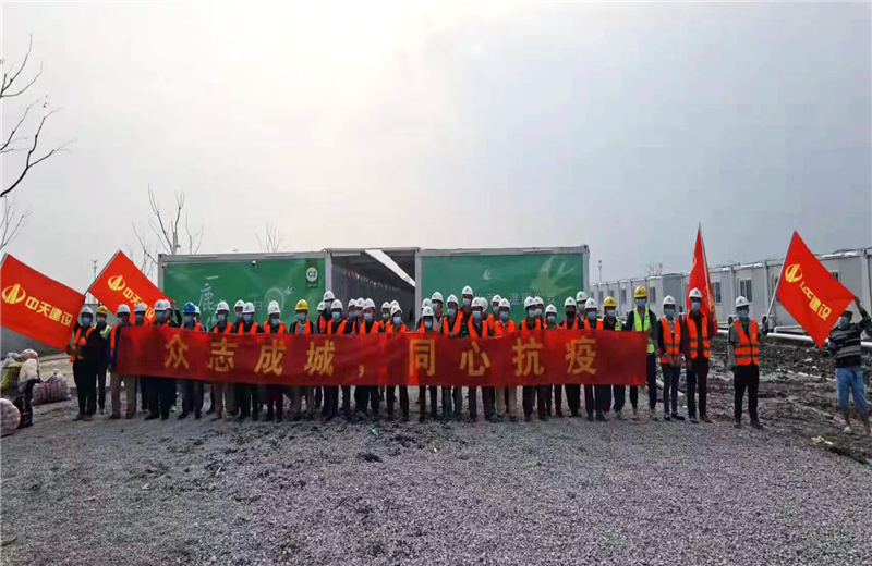 4月5日－18日，beat·365三建奉贤龙湖天街、朝阳广场等5个项目先后集结203名施工人员参与了4个方舱医院的建设、改造工程。